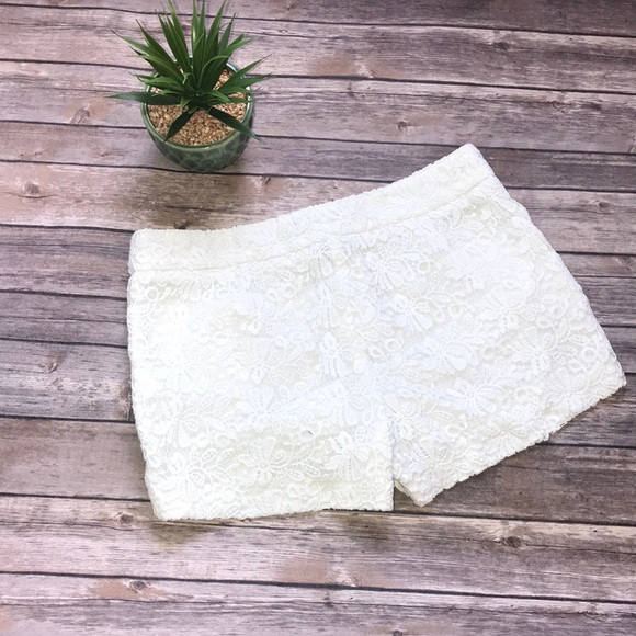 🌻Cynthia Rowley White lace Shorts - Picture 2 of 3